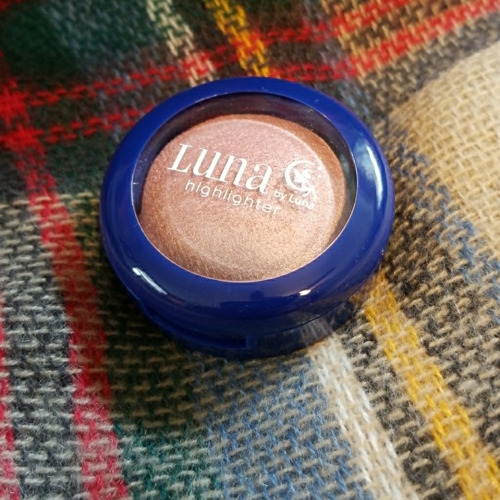BRAND NEW NEVER USED Luna Highlighter!